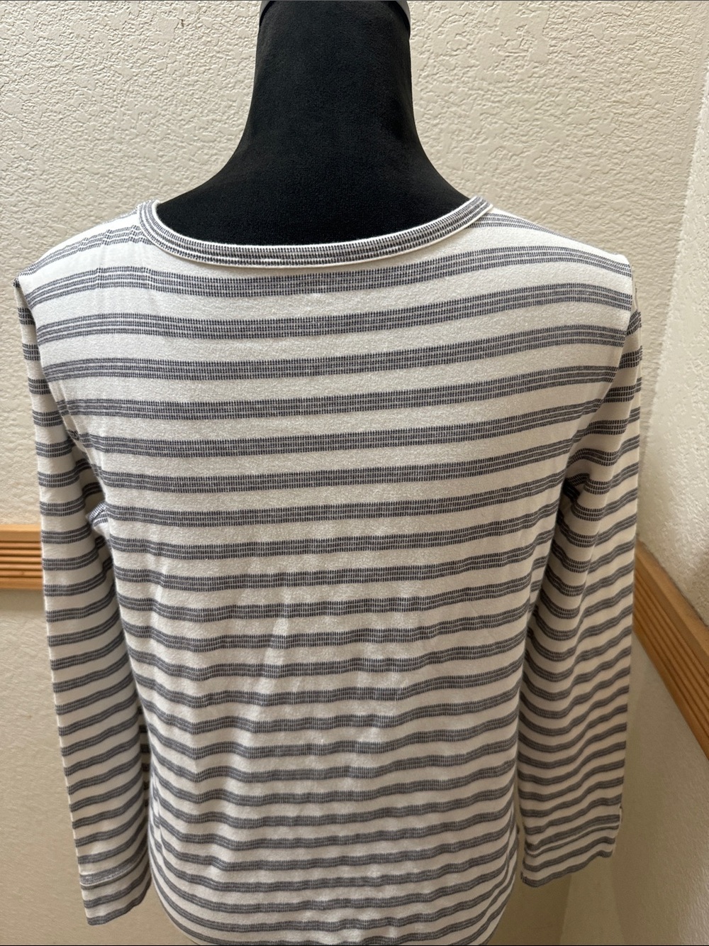 Talbots Women's Striped Long-Sleeve Scoop Neck Top - White & Gray Size M - Picture 6 of 7